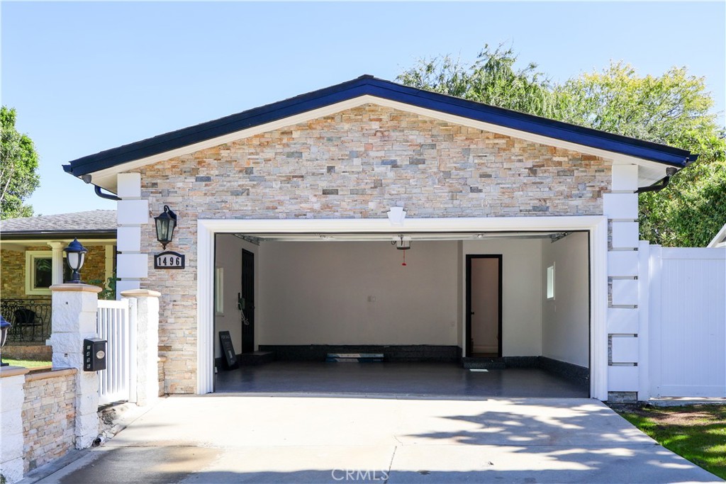 1496 Belleau Road Glendale, CA 91206 - Photo 32 of 35 Front Garage