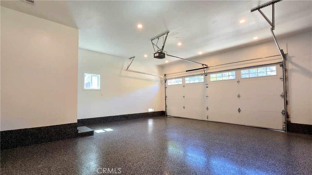 1496 Belleau Road Glendale, CA 91206 - Photo 33 of 35 Garage