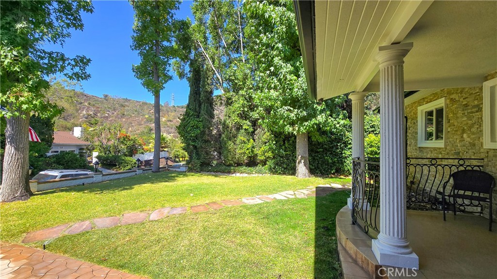1496 Belleau Road Glendale, CA 91206 - Photo 6 of 35 Front Yard