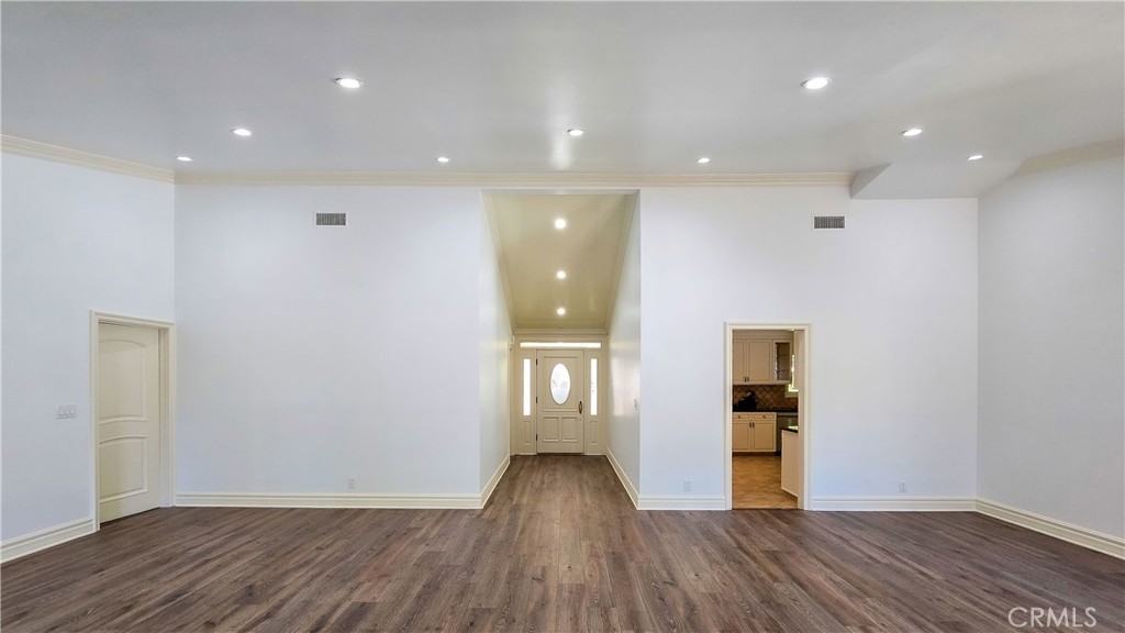 1496 Belleau Road Glendale, CA 91206 - Photo 8 of 35 Living Room