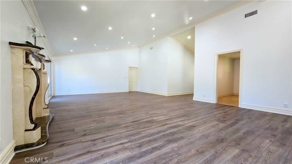 1496 Belleau Road Glendale, CA 91206 - Photo 9 of 35 Living Room