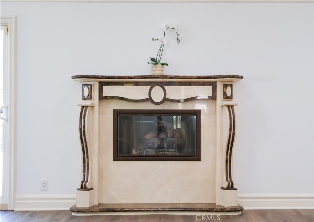 1496 Belleau Road Glendale, CA 91206 - Photo 10 of 35 Fireplace