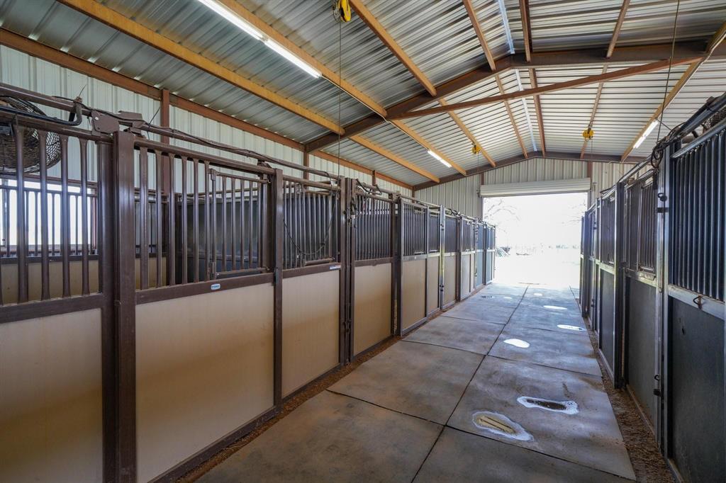 1084 Beddo Mountain Road Santo, TX 76472 - Photo 25 of 40 a view of entryway