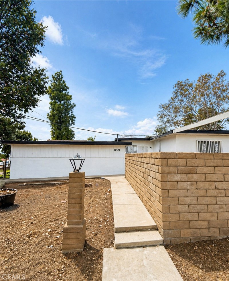 17301 Palm Road Riverside, CA 92503 - Photo 6 of 51 Main house entrance