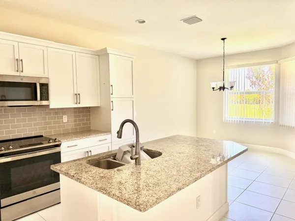 $2,550 | 6148 Bella Rosa Lane, Vero Beach, FL 32966