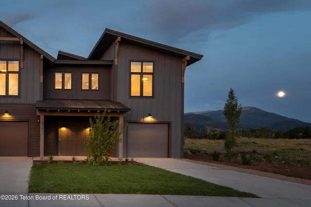 $639,000 | 8551 West 1000th, Victor, ID 83455