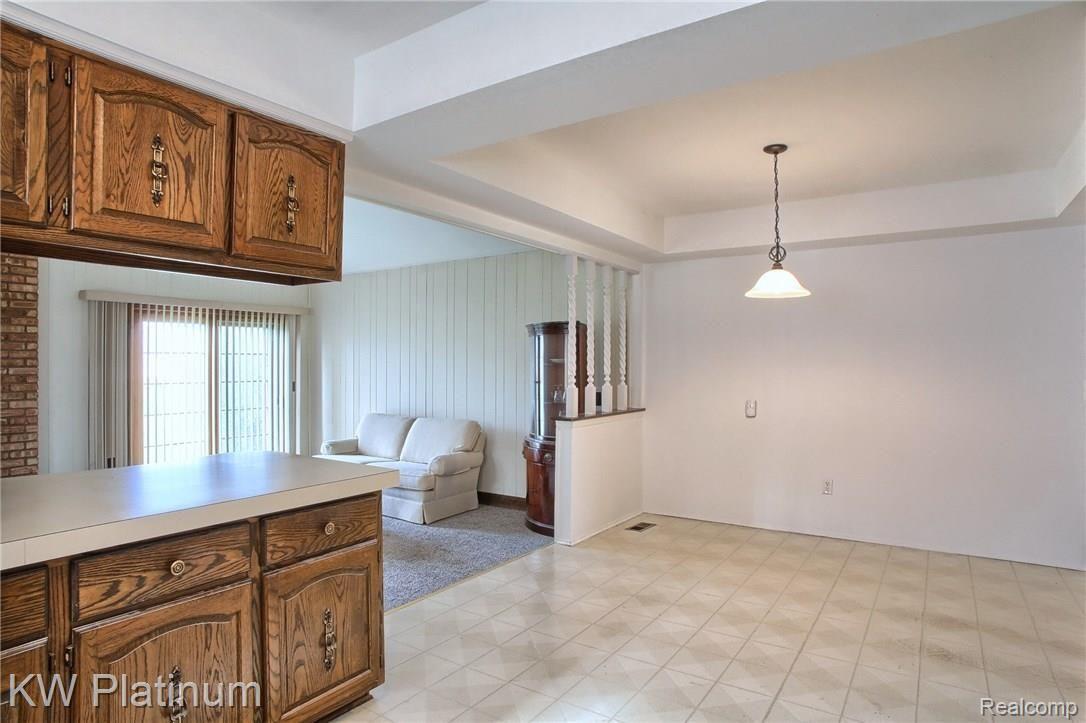 47351 Kathleen Road Macomb, MI 48044 - Photo 10 of 27 Breakfast_Nook.jpg