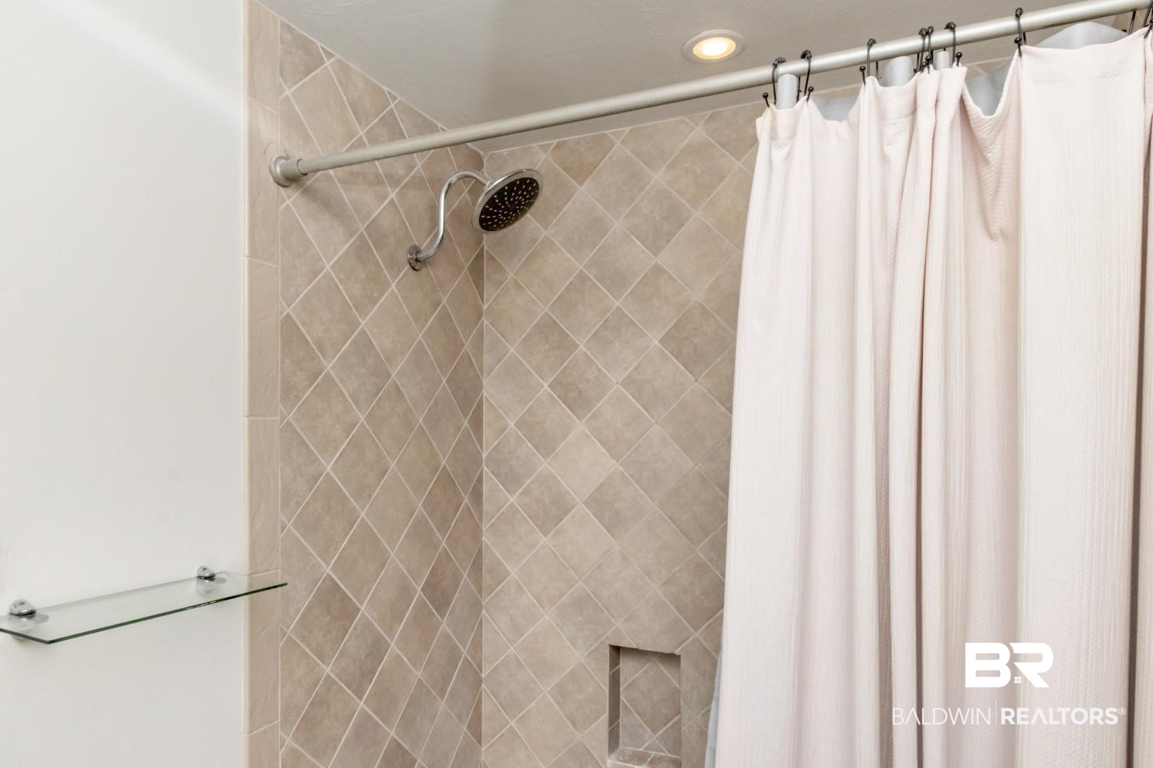 1602 Government Street, Unit 1A Mobile, AL 36604 - Photo 17 of 24 Bathroom featuring tiled shower