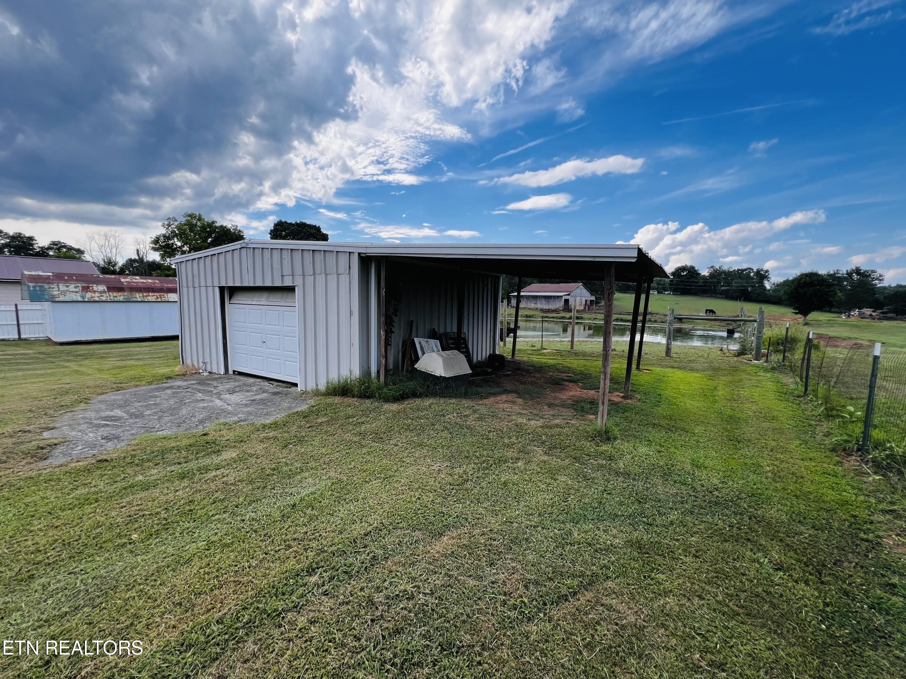 4425 Old Kentucky Road Morristown, TN 37814 - Photo 13 of 48 IMG_2747