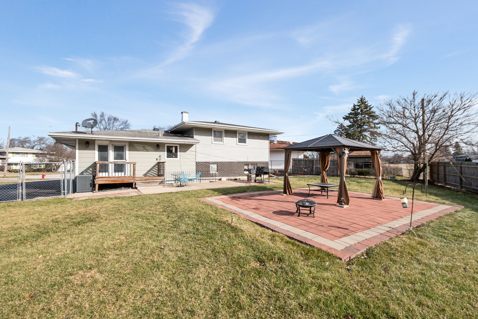 2809 Forest Lane Lansing, IL 60438 - Photo 21 of 24 a view of a house with swimming pool and sitting area