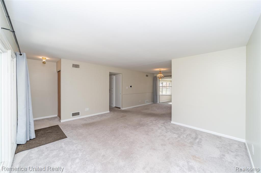 945 North Commerce Road Commerce Township, MI 48382 - Photo 8 of 59