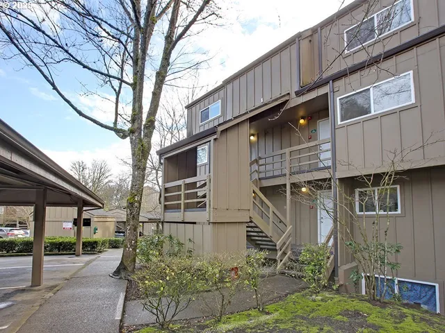 $260,000 | 4 Touchstone Drive, Unit 141, Lake Oswego, OR 97035