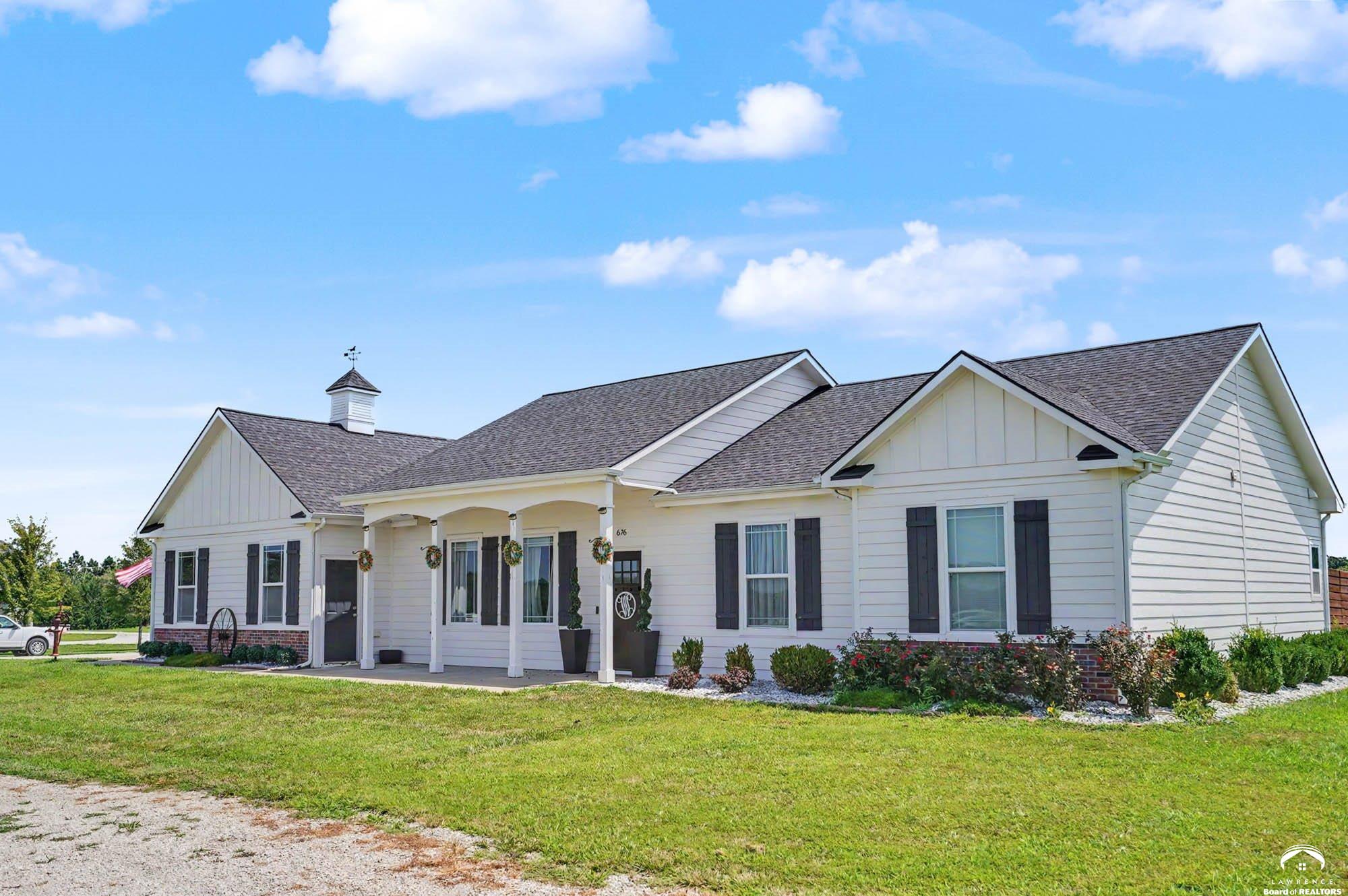 676 East 1375 Road Lawrence, KS 66046 - Photo 4 of 48