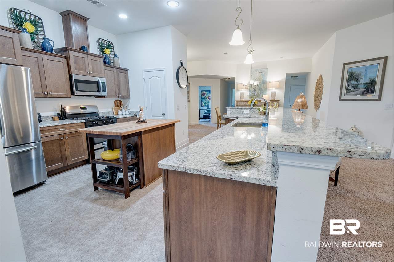 215 Meadow Run Loop Foley, AL 36535 - Photo 21 of 43 Large Kitchen