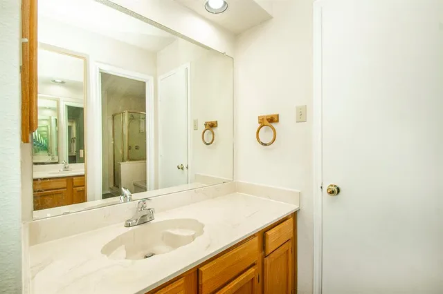 $2,595 | 8406 Americas Cup, Rowlett, TX 75089