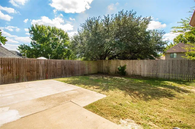 $2,595 | 8406 Americas Cup, Rowlett, TX 75089