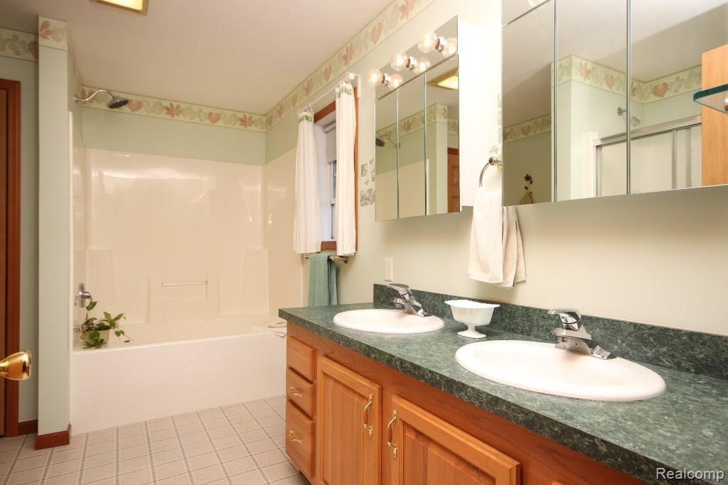 9110 Lamoreaux Road Fowlerville, MI 48836 - Photo 25 of 36 IMG_3580 (Custom).jpg