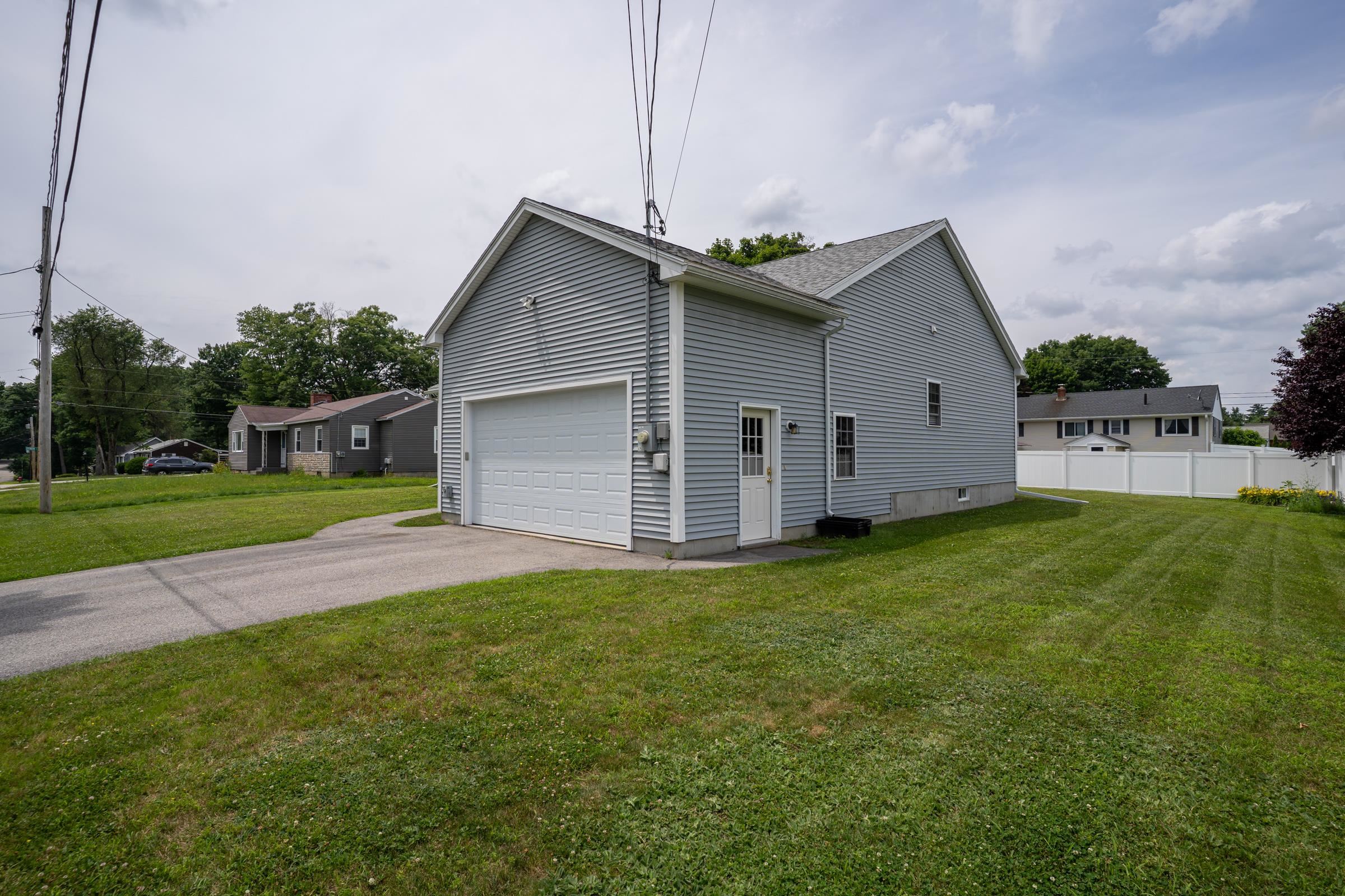 5 Nola Avenue Rochester, NH 03867 - Photo 3 of 32