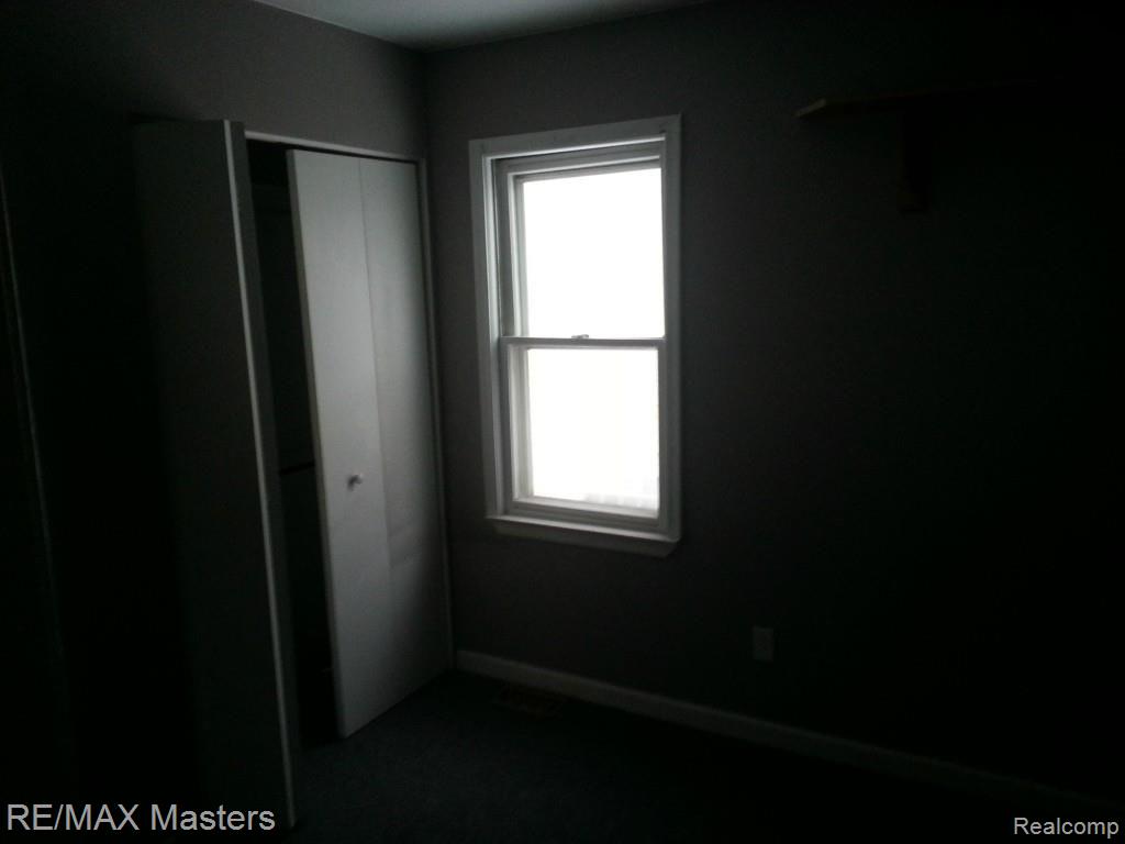 2118 Roslyn Road Grosse Pointe, MI 48236 - Photo 4 of 8 bedroom 2.jpg