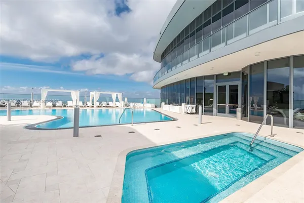 $18,000 | 1000 Brickell Plaza, Unit PH5004, Miami, FL 33131