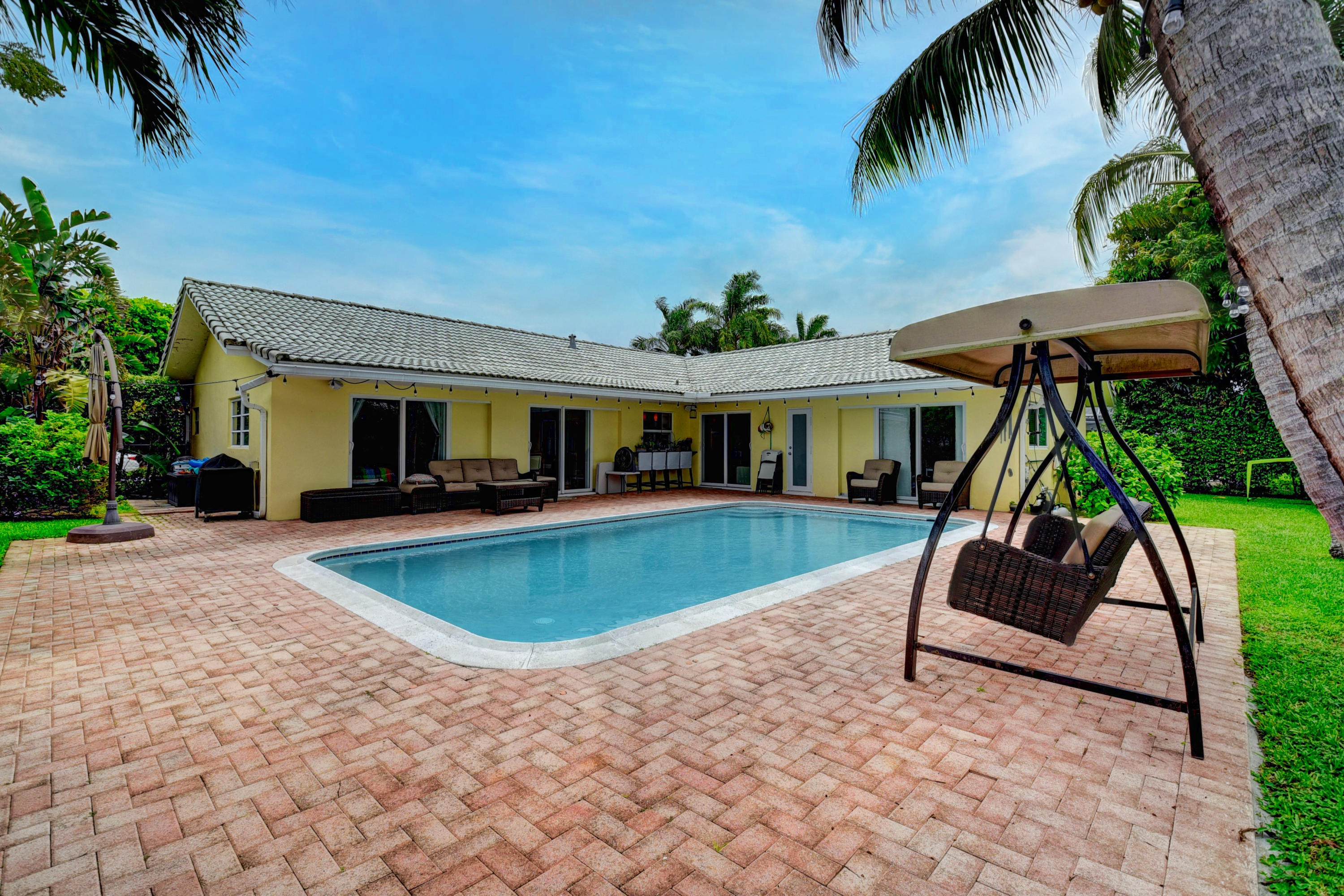 1031 Northwest 6th Street Boca Raton, FL 33486 - Photo 28 of 29 Pool / patio