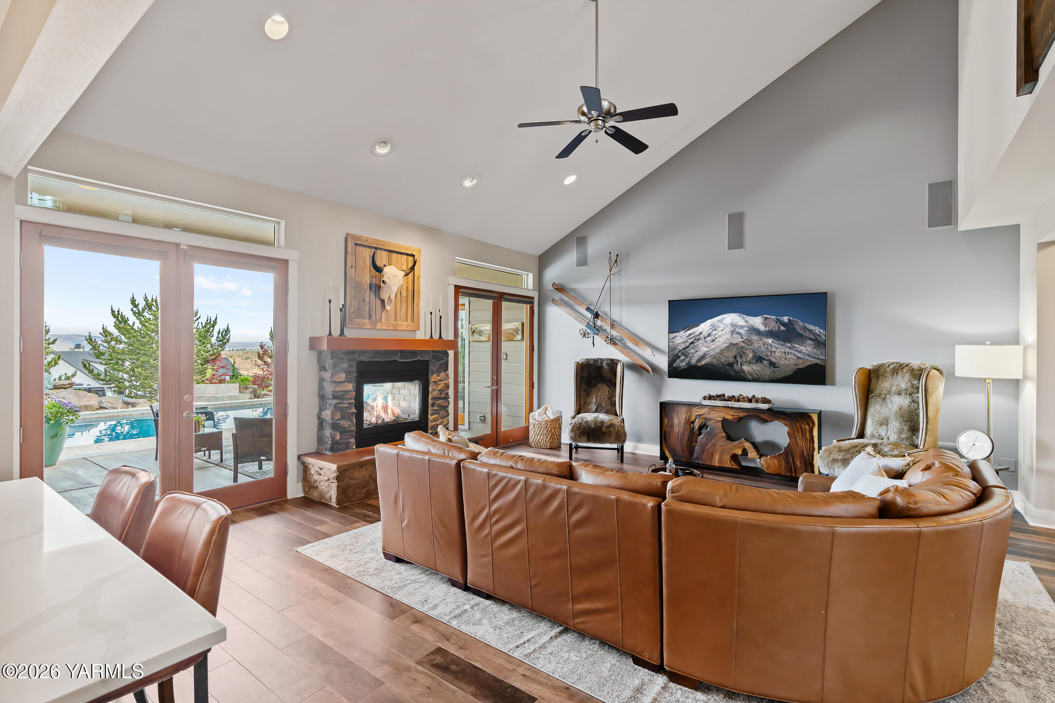 8401 West Vertner Road Yakima, WA 98908 - Photo 13 of 51 4 Bright & Open Living Room