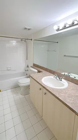 $2,300 | 677 Southwest 111th Avenue, Unit 204, Pembroke Pines, FL 33025