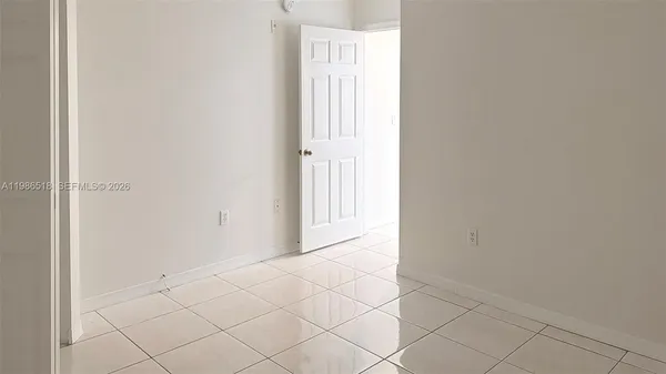 $2,300 | 677 Southwest 111th Avenue, Unit 204, Pembroke Pines, FL 33025