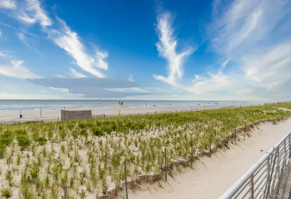 $25,000 | 100 West Broadway, Unit 7F, Long Beach, NY 11561