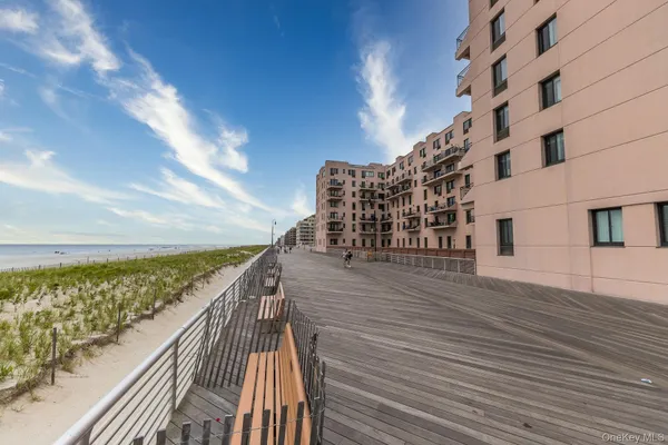 $25,000 | 100 West Broadway, Unit 7F, Long Beach, NY 11561