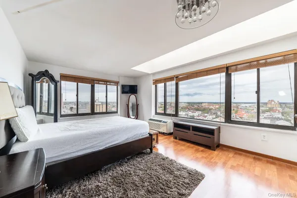 $25,000 | 100 West Broadway, Unit 7F, Long Beach, NY 11561