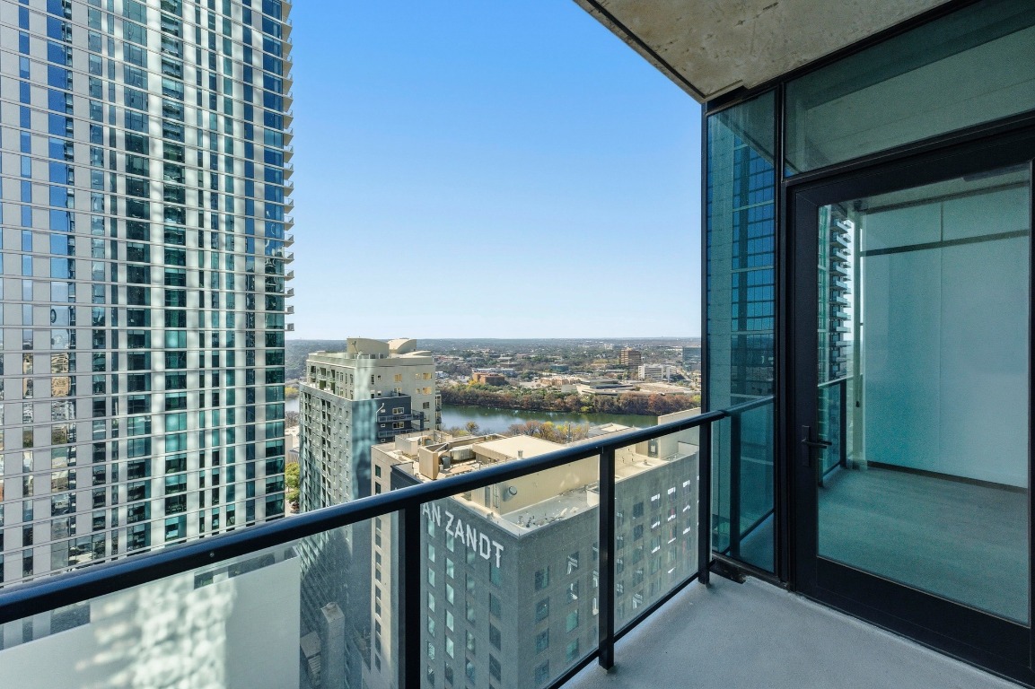 610 Davis Street, Unit 2204 Austin, TX 78701 - Photo 21 of 22 a view of a balcony with an outdoor space