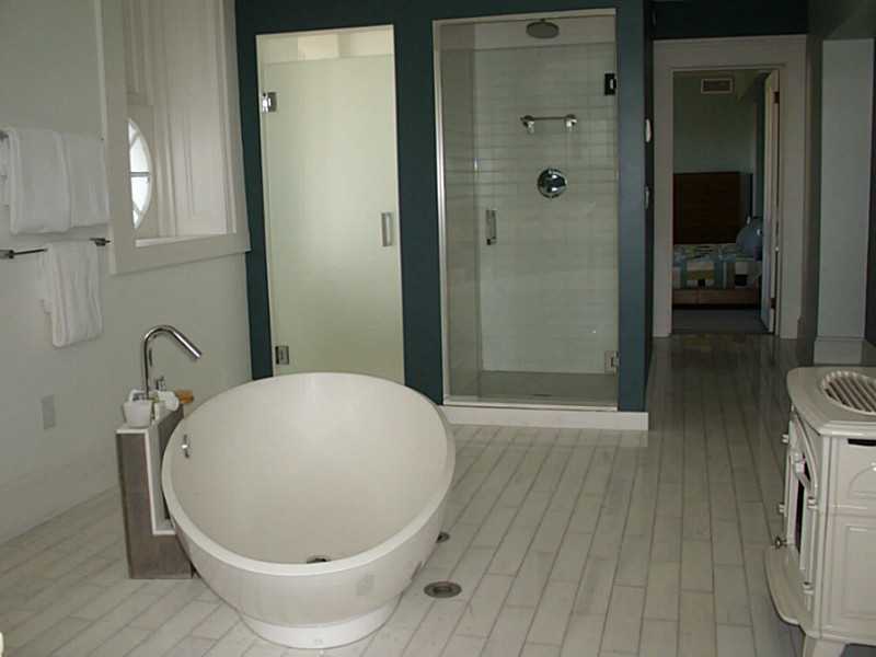 122 Sakonnet Point Road Little Compton, RI 02837 - Photo 8 of 15 Bathroom.