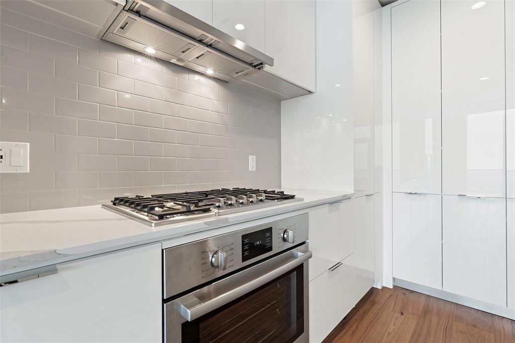 44 East Avenue, Unit 4402 Austin, TX 78701 - Photo 32 of 39 a stove top oven sitting inside of a kitchen