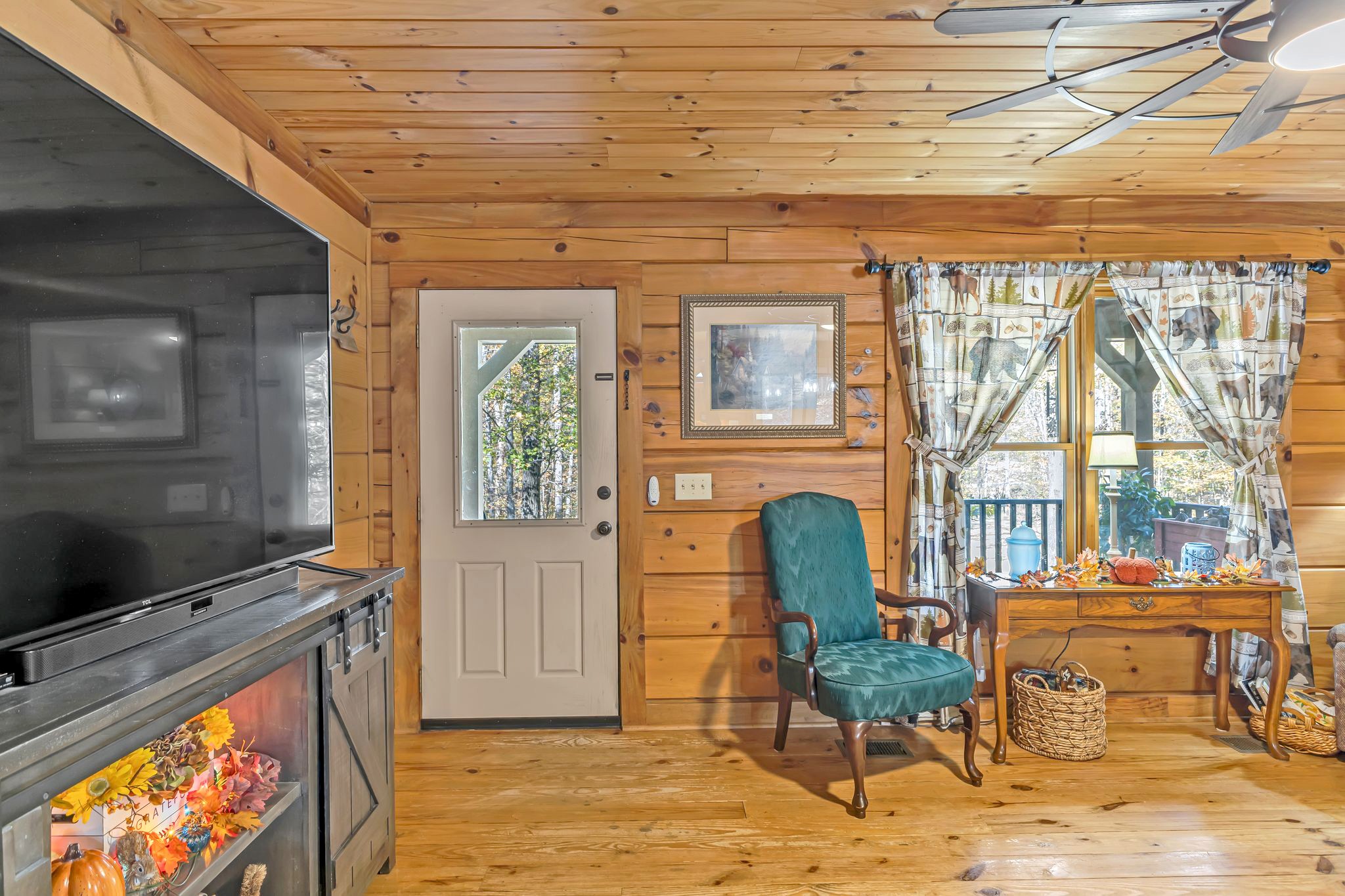 5833 Dewey Carr Road Bethpage, TN 37022 - Photo 18 of 60 a living room with furniture windows and a flat screen tv