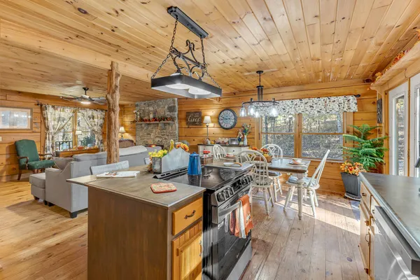 $509,900 | 5833 Dewey Carr Road, Bethpage, TN 37022