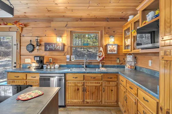 $509,900 | 5833 Dewey Carr Road, Bethpage, TN 37022