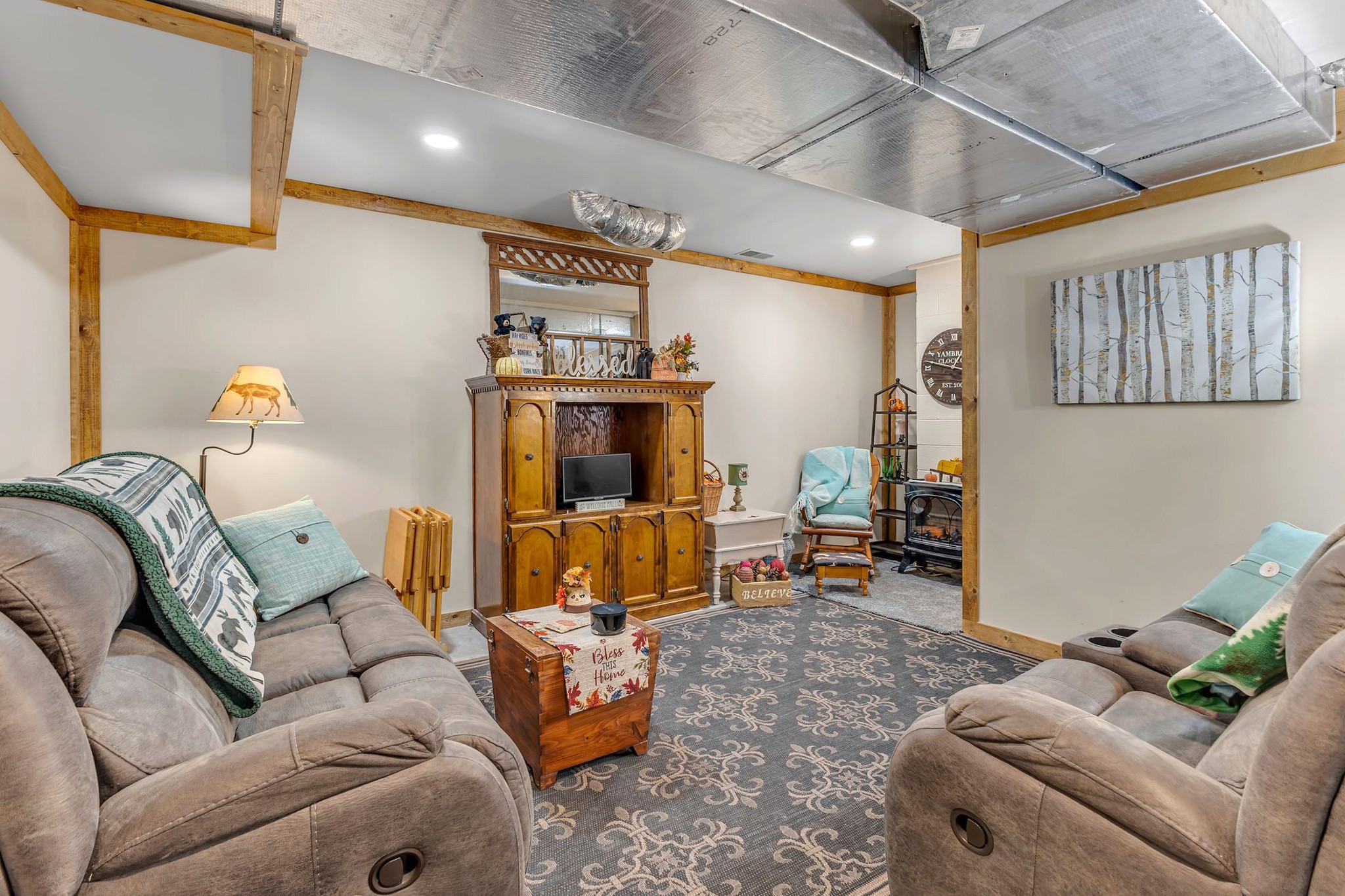 5833 Dewey Carr Road Bethpage, TN 37022 - Photo 35 of 60 a living room with furniture and a flat screen tv