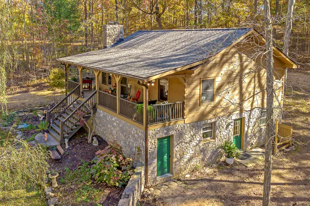 a view of a house with a backyard