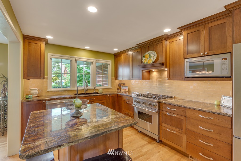 725 Rucker Avenue Everett, WA 98201 - Photo 11 of 20