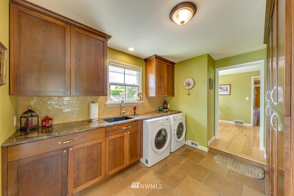 725 Rucker Avenue Everett, WA 98201 - Photo 14 of 20