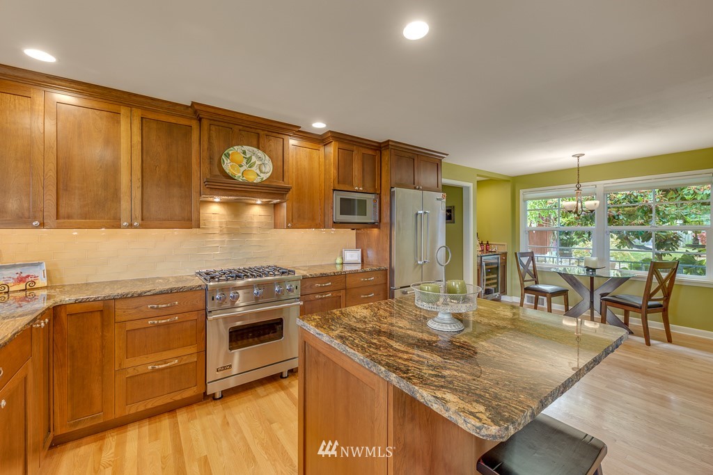 725 Rucker Avenue Everett, WA 98201 - Photo 9 of 20