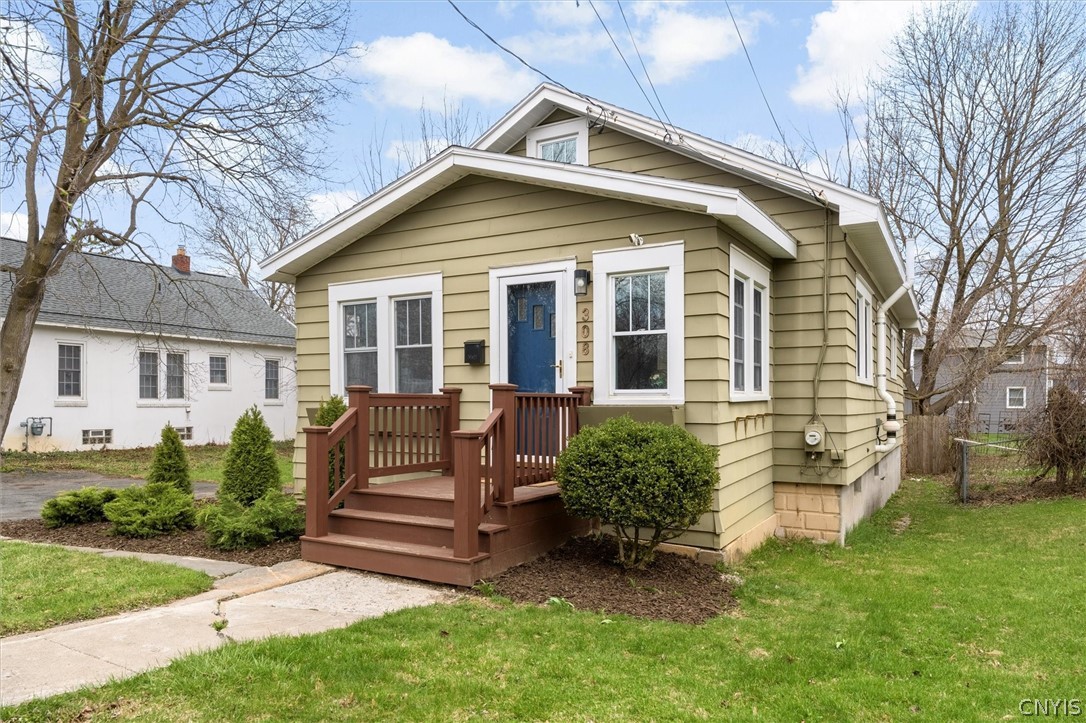 308 MacKay Avenue Camillus, NY 13219 - Photo 2 of 35