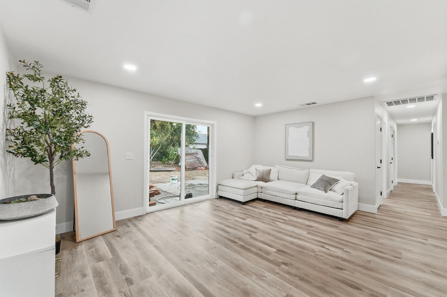 1117 Whitman Way Modesto, CA 95351 - Photo 4 of 12