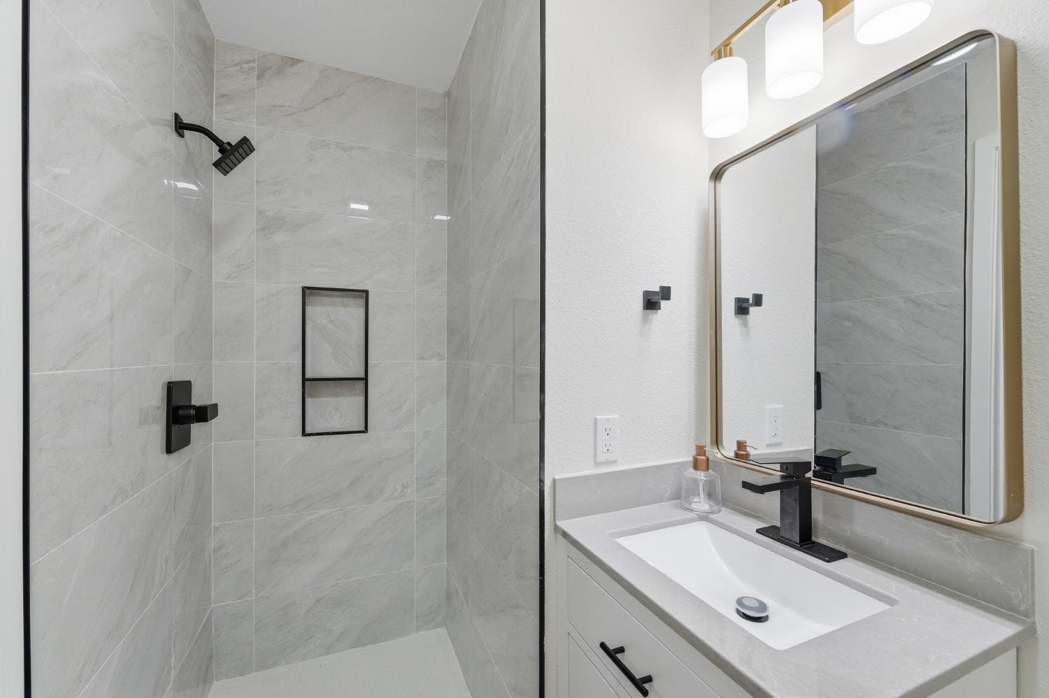 1117 Whitman Way Modesto, CA 95351 - Photo 9 of 12