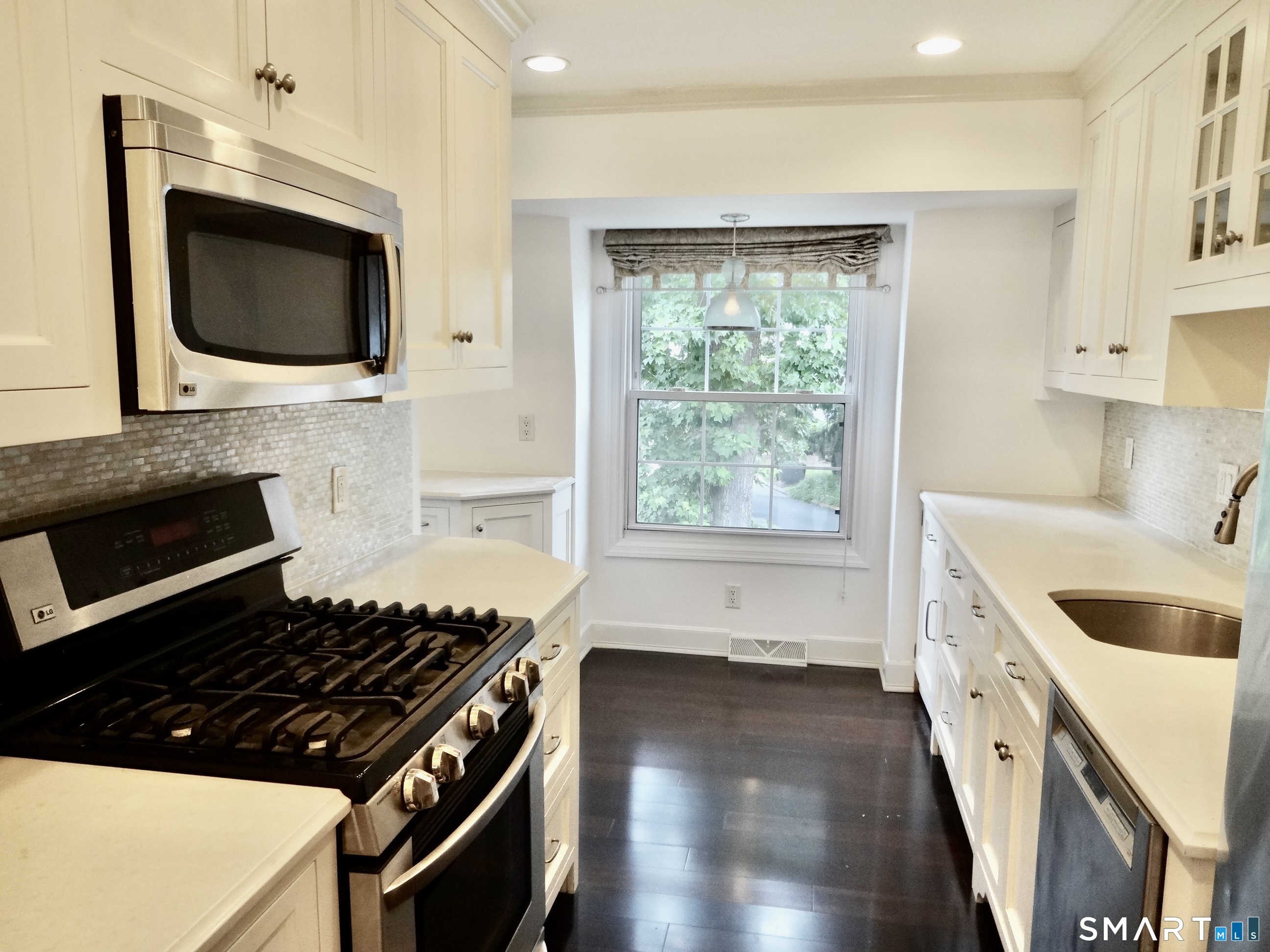 245 Unquowa Road, Unit 8 Fairfield, CT 06824 - Photo 6 of 32 Gallery Image 6