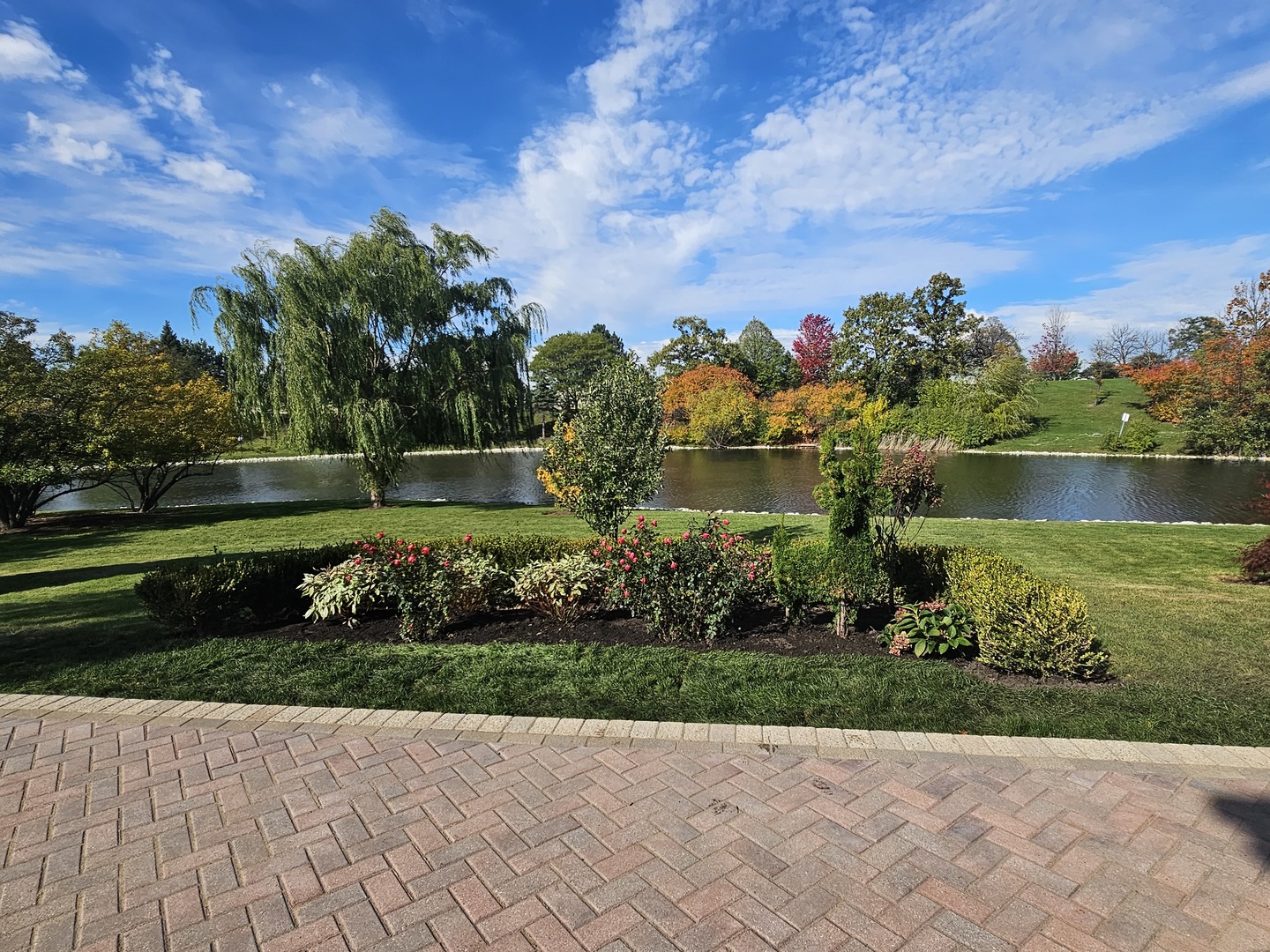 2500 Osage Drive Glenview, IL 60026 - Photo 16 of 77 a view of a garden
