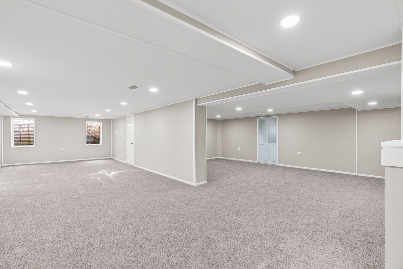 2500 Osage Drive Glenview, IL 60026 - Photo 61 of 77 an empty room with windows and pillars in it