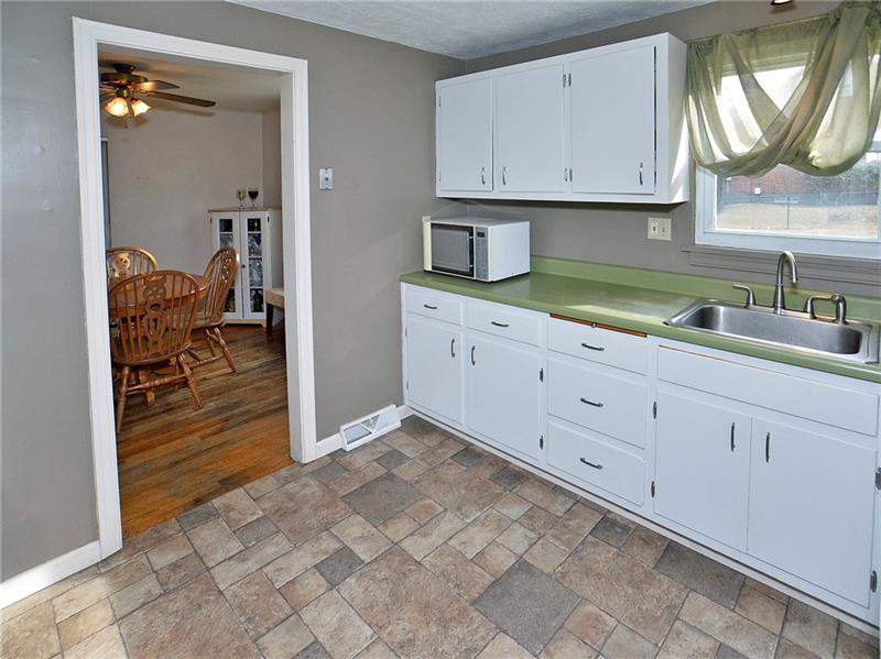 447 Agnew Road Jeannette, PA 15644 - Photo 6 of 23 Kitchen/Dining room