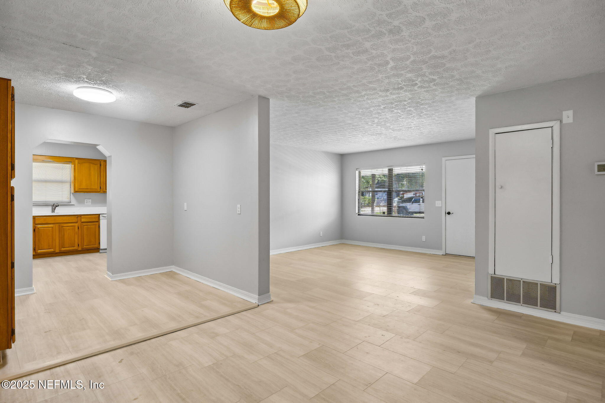 4718 Redstone Drive Jacksonville, FL 32210 - Photo 12 of 40 Living Room